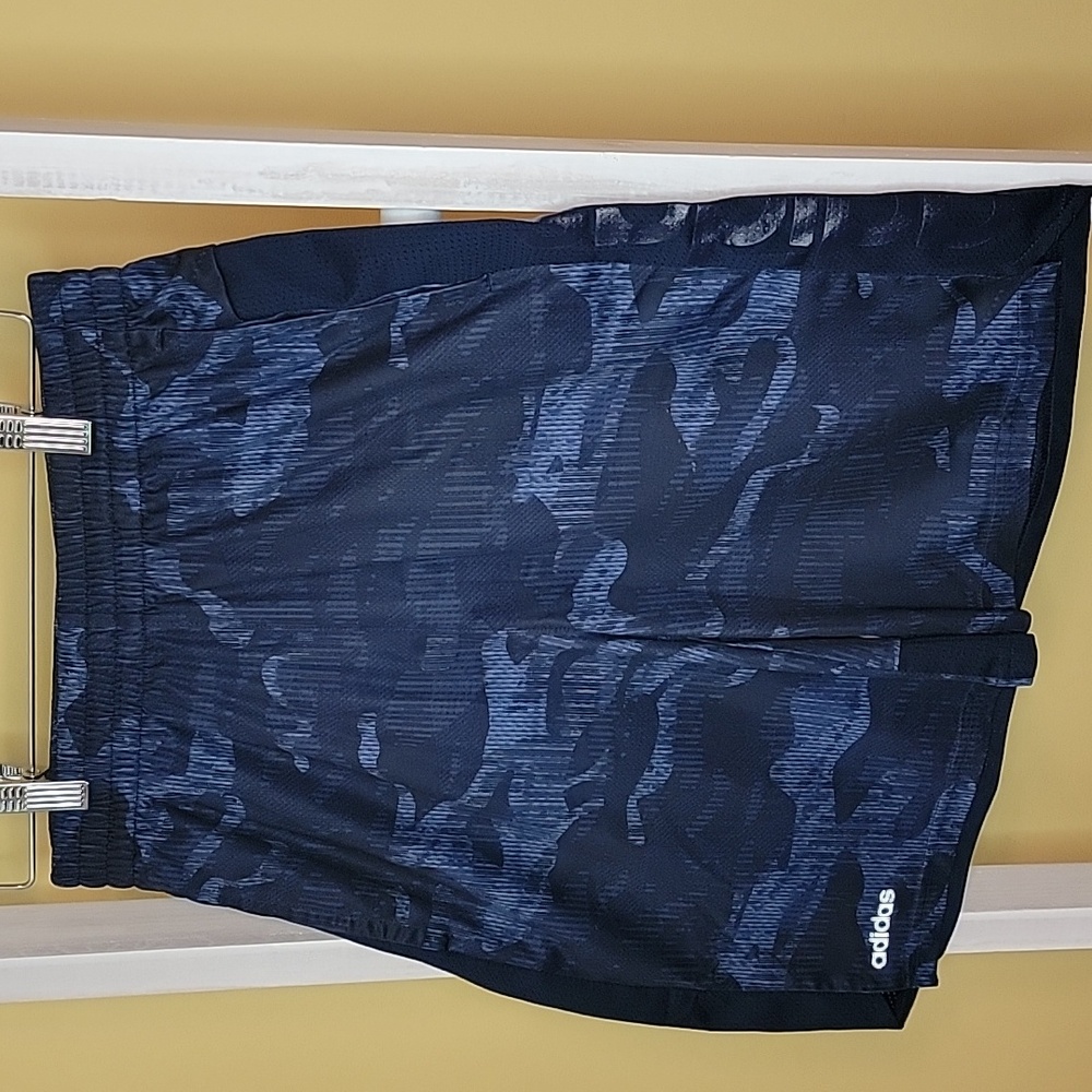 Adidas Shorts XL 18/20 - Picture 3 of 8